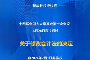 尴了个尬？拜仁球员和裁判激烈争论，凯恩在中间看着欲言又止